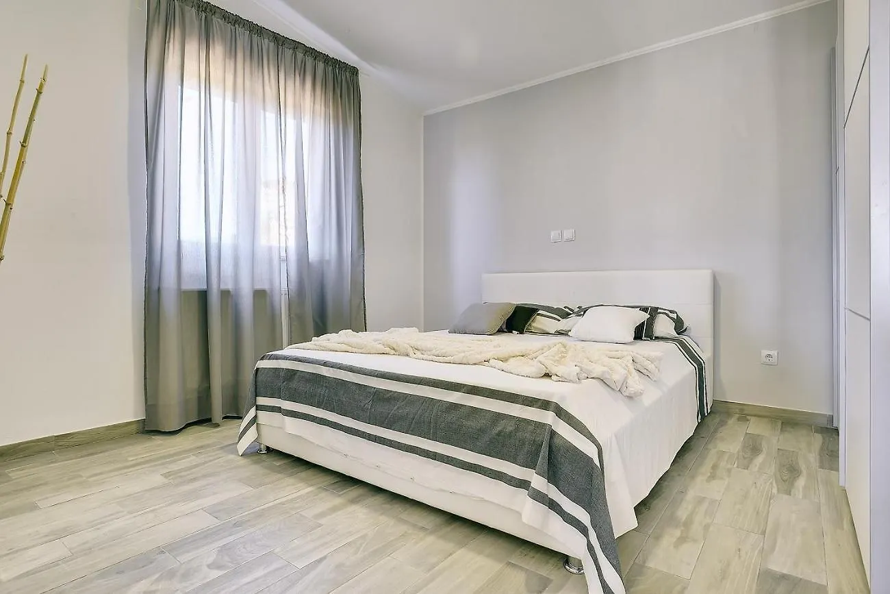 Holiday home Traumhafte Strandfinca Mit Eigenem Zugang Zum Strand Und Klima, Wlan, Bbq Peroj Croatia