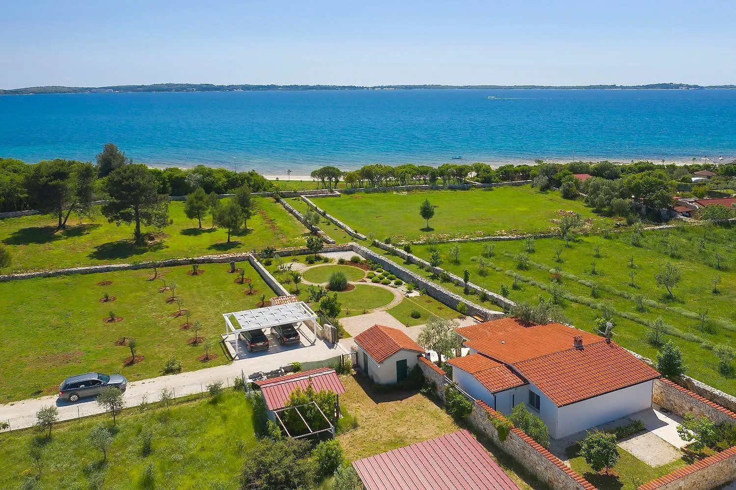 Traumhafte Strandfinca Mit Eigenem Zugang Zum Strand Und Klima, Wlan, Bbq Peroj 0*,  Croatia
